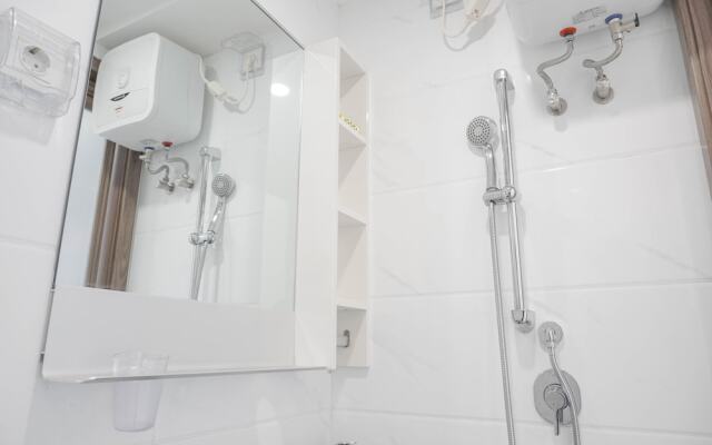 Warm And Cozy Stay Studio At Sky House Bsd Apartment