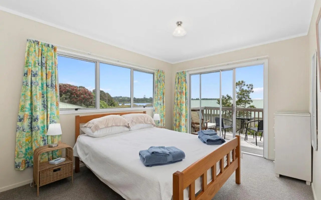 Tahuna Family Escape - Paihia Holiday Home
