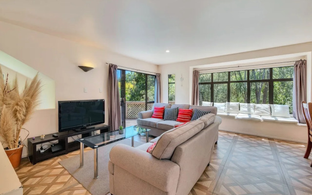 Ponsonby Holiday Home Near The City