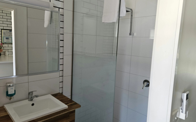 Barooga Country Inn Motel – Bathroom – Barooga