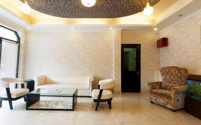 Hotel Pitrashish Grand