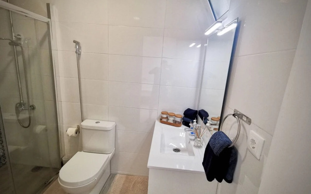 "room in Guest Room - Hostel Próximo A Praia P/ Surf Na Caparica"