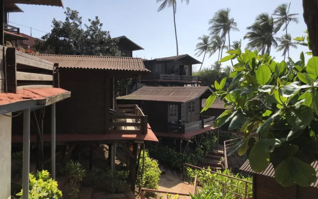 Alcove Beach Resort