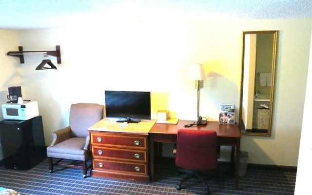 Budget Host Airport Inn