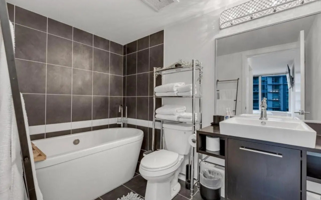 2BR Gastown Downtown Vancouver close to everything