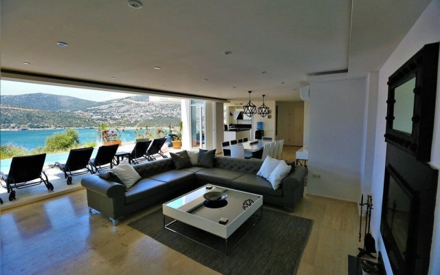 Villa Luminex by Akdenizvillam