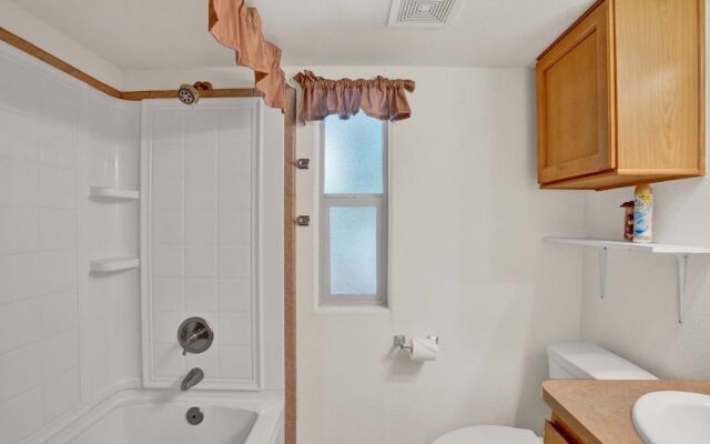 Mendelbaum Winery Guest Cabins