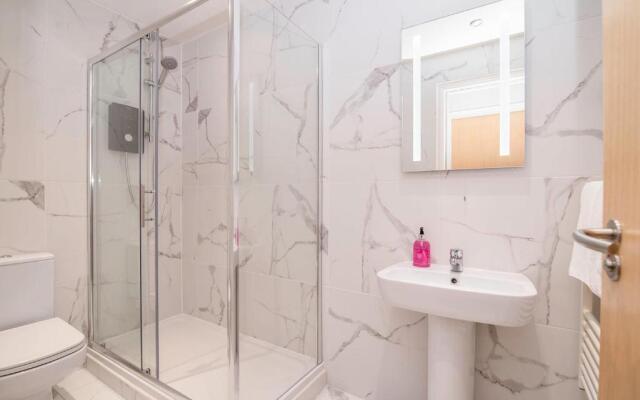Luxury 2 Bed 2 Bath - Free Parking