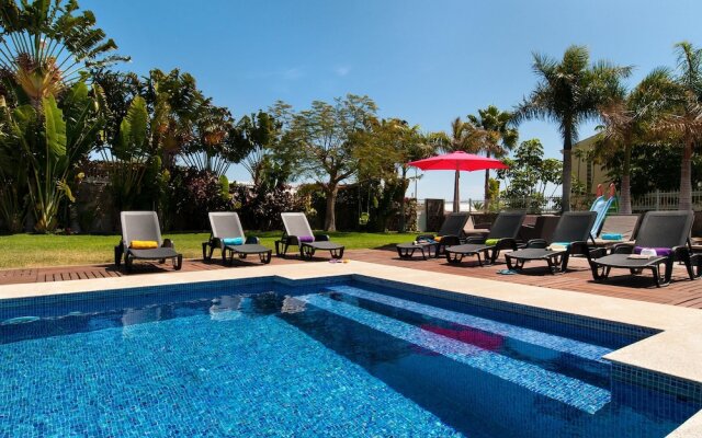 Superb Villa In Sonnenland For 12 Pers