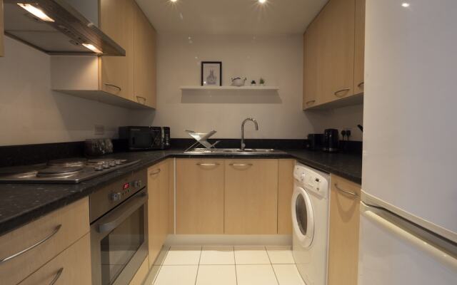 Spacious Townhouse Near the City Centre