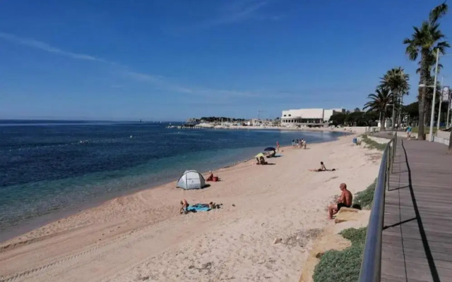 Charmant studio clim pinède 1 min de la mer