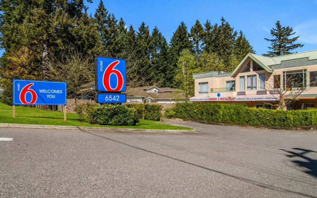 Motel 6 Surrey, BC