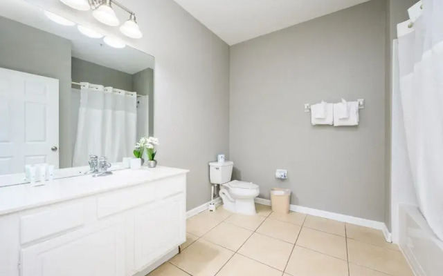 Beautiful Deluxe Condo, Vista Cay - 3024