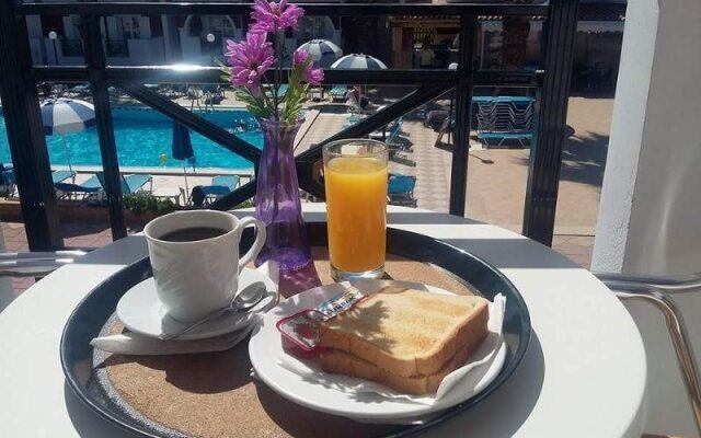 Yakinthos Hotel