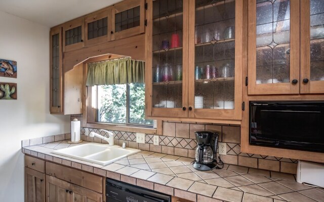Alhambra - Three Bedroom Cabin