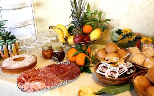 Central Room & Breakfast