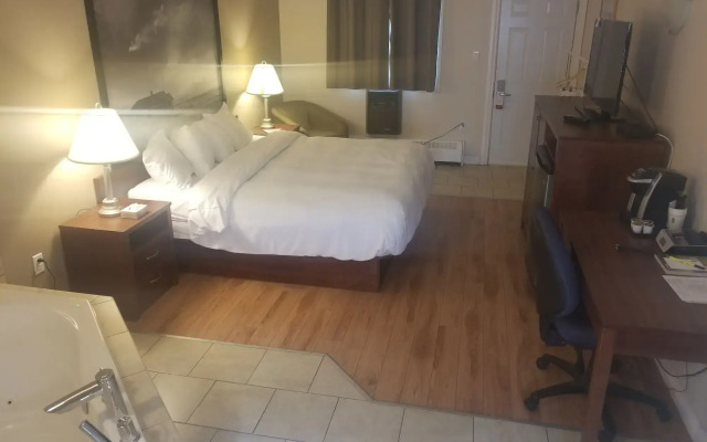 Super 8 by Wyndham Smoky Lake