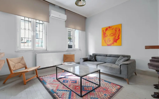 Cozy Flat With Balcony 5 min to Galata Tower