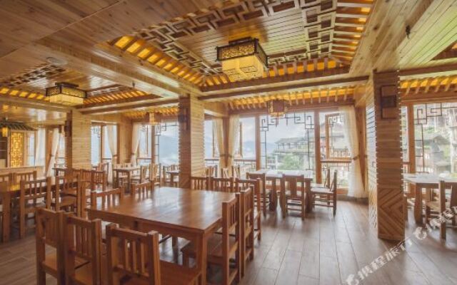 Longji Long Ying Hotel