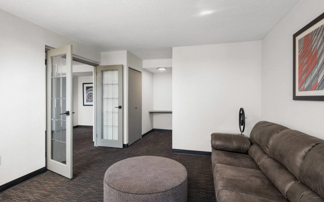 Ramada Plaza by Wyndham Regina Downtown