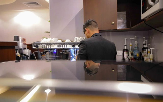 Laten Suites Al Salim Plaza