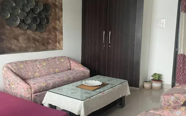 Serene Lakeside Homestay