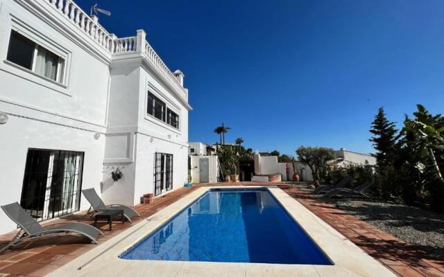 Villa 5 beds with private pool near Estepona - 5007