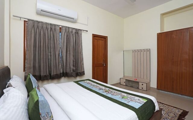 OYO 9878 Home Cozy 3BHK Geetanjali Hospital