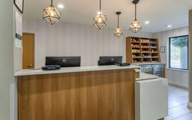 Quality Inn & Suites Chattanooga West near Lookout Mountain