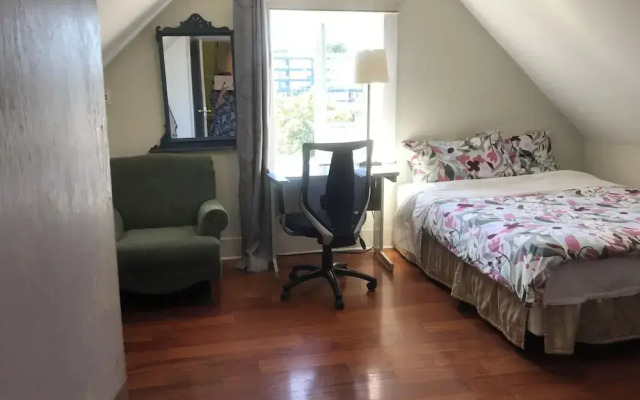 West Broadway guesthouse