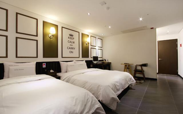 Hotel Moon