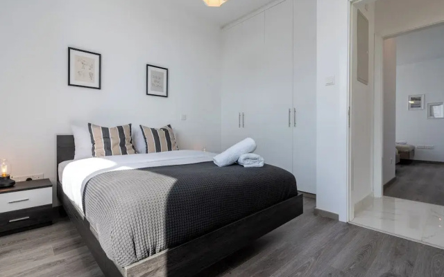 Taupe 2-BR Apt. & Balcony in Larnaca