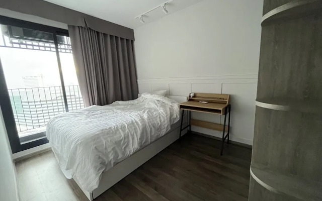 1 bed plus condo near JJ market