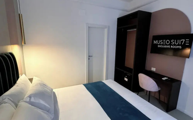HOTIDAY Room Collection - Napoli Museo Suite