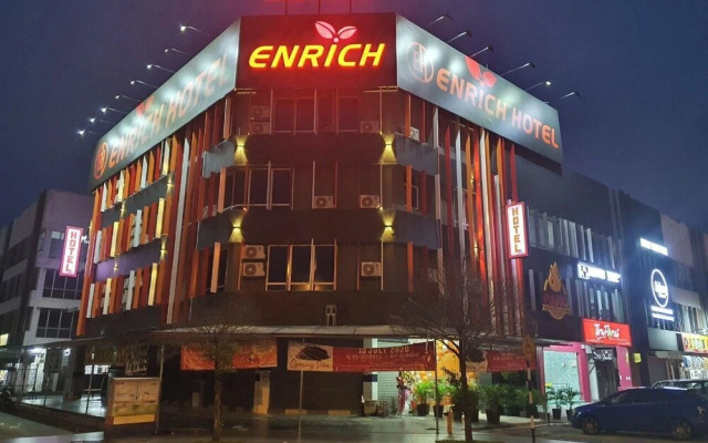 Enrich Hotel Setia Alam by uBook