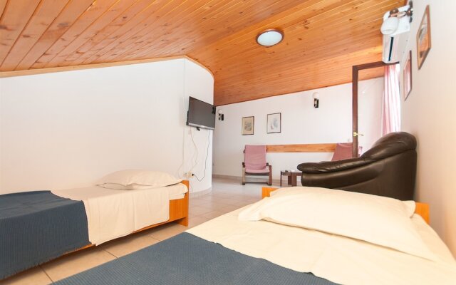 Apartments and Room Danijel