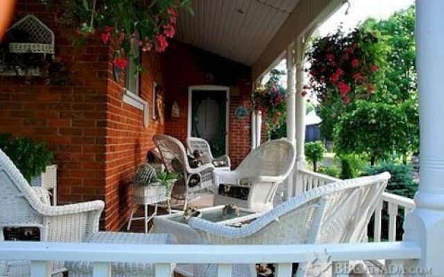 Country Doll House Bed And Breakfast