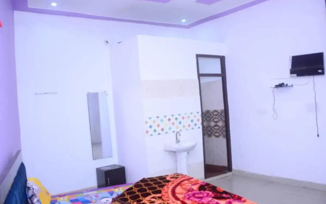 OYO 89044 Raa Inn Room