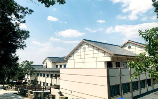 Mengshan Kanggu Hot Spring Hotel