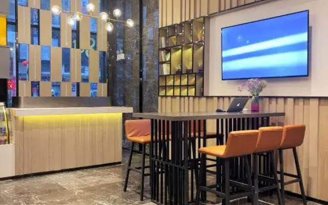 Echarm Hotel (Huoju Kaifaqu Zhongshan Station)