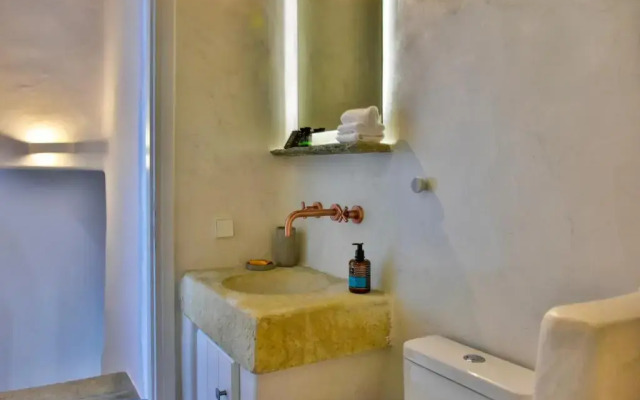 Living Theros Luxury Suites