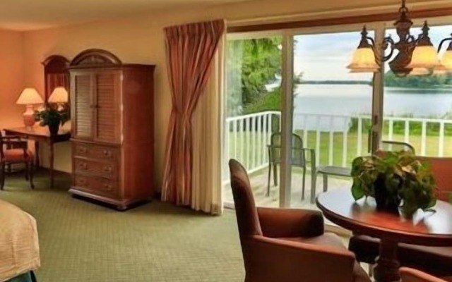 Maddens On Gull Lake