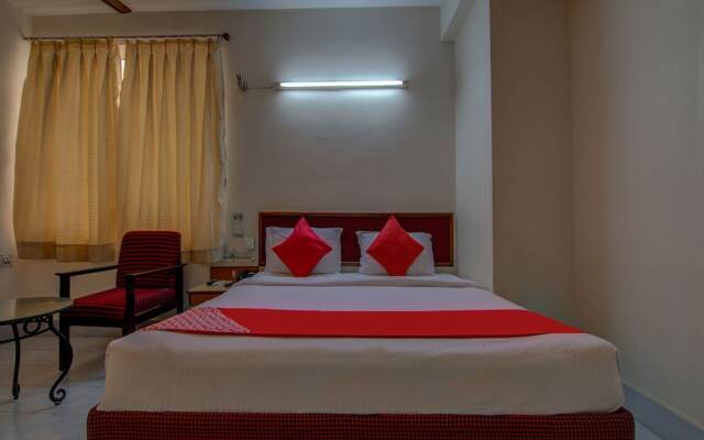 OYO 14670 Saaket Residency