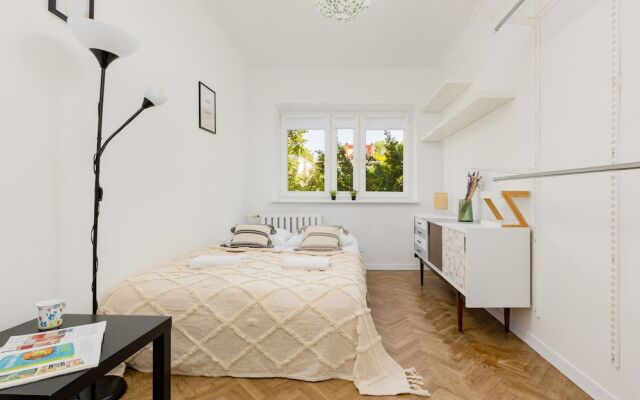 Bright Apartment in Wola by Renters