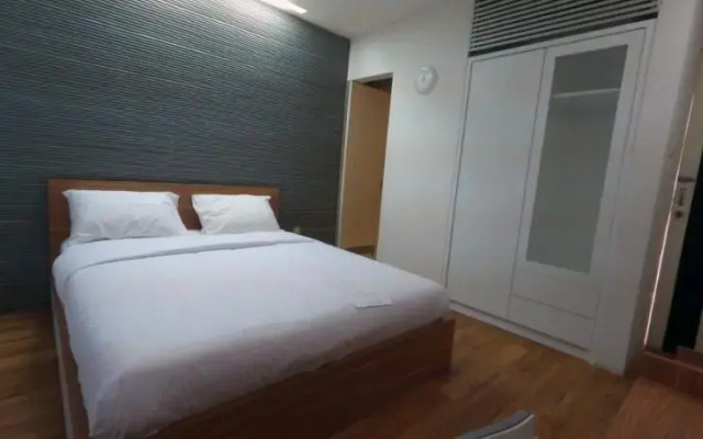 FLAT06. Minimalist Residence