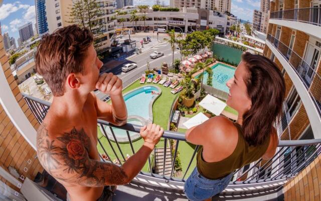 BUNK Surfers Paradise - International Backpacker Hostel