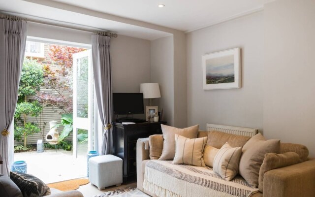 Gorgeous 2 Bed Fulham Flat With Garden