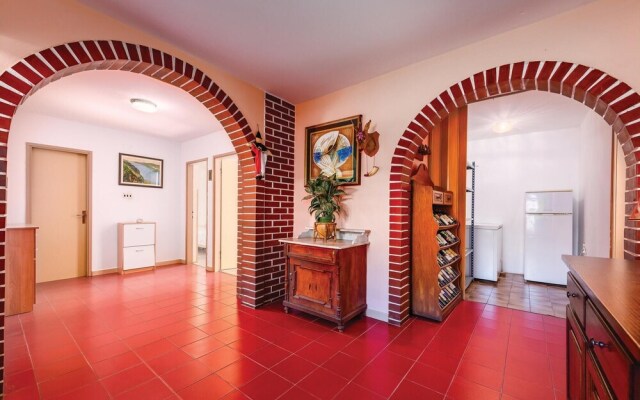 Stunning Home in Rovinj With Wifi and 5 Bedrooms