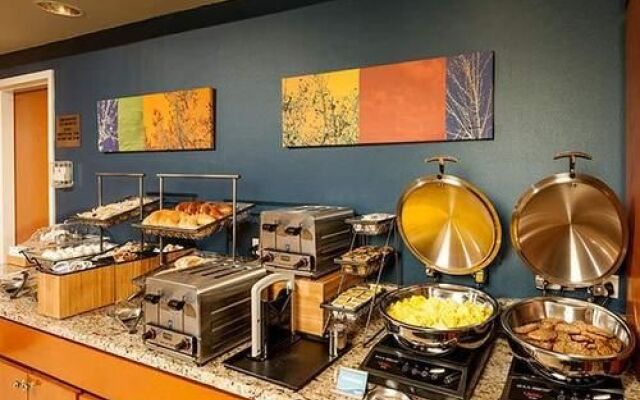 Fairfield Inn & Suites Brunswick Freeport