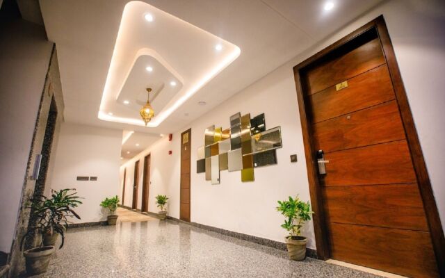 HOTEL TEN SQUARE - 5 Minutes from The Taj Mahal